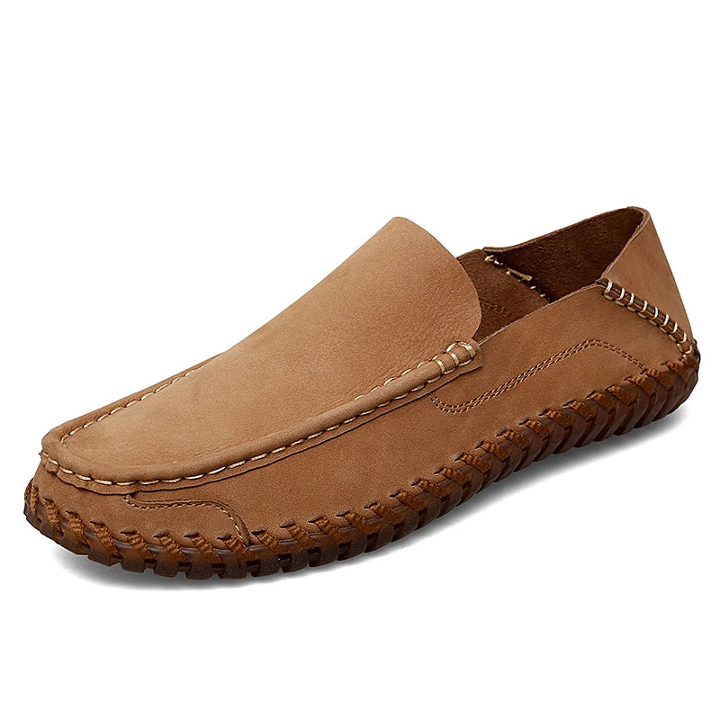 Hochwertige Herren Slipper, handgenäht, bieten stilvollen Komfort als perfekte Slip-On Schuhe.