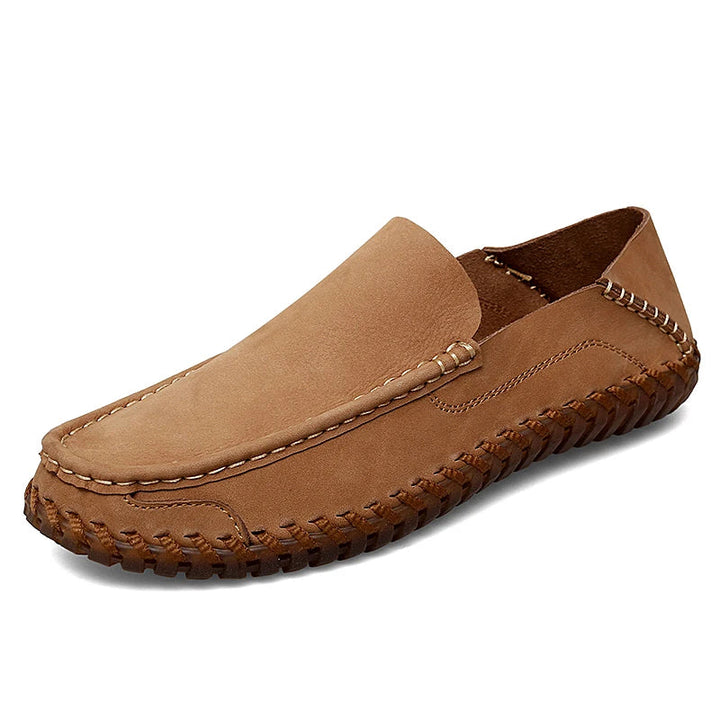 Hochwertige Herren Slipper, handgenäht, bieten stilvollen Komfort als perfekte Slip-On Schuhe.
