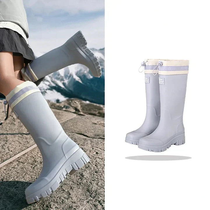 Robuste Damen Regenstiefel im Vintage-Stil, wasserdicht, rutschfest & perfekt für Herbsttage.