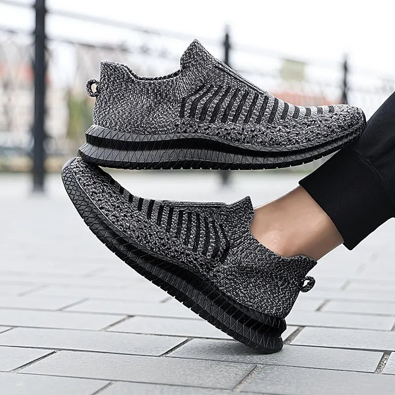 Bequemer Herren Slip-On Sneaker. Leicht, atmungsaktiv und ideal für einfaches An- und Ausziehen im Alltag.