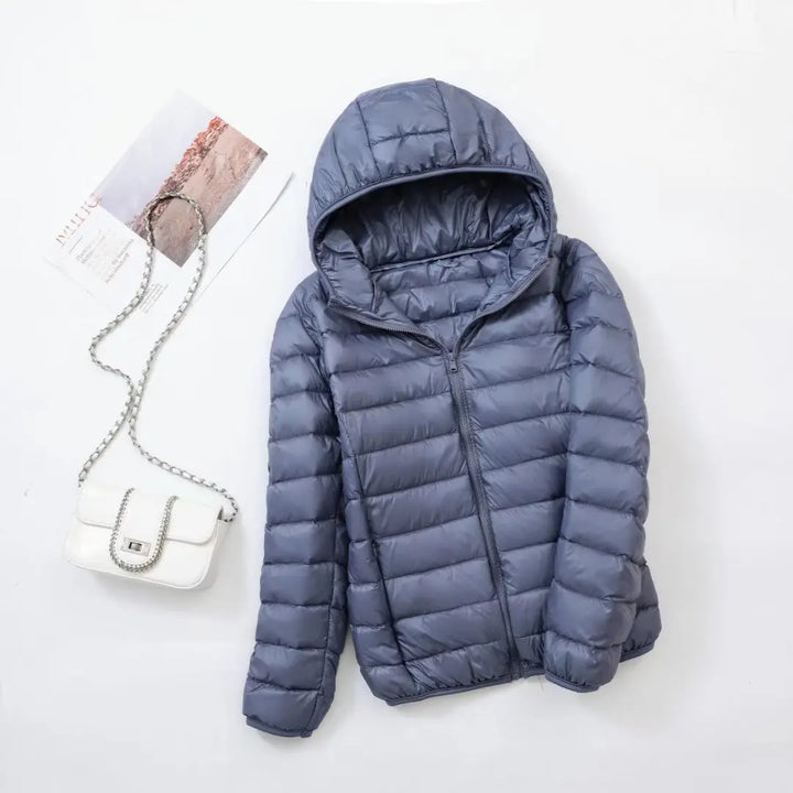 Sportliche Kapuzenjacke für Damen, leicht, atmungsaktiv, mehrfarbig & figurschmeichelnd.