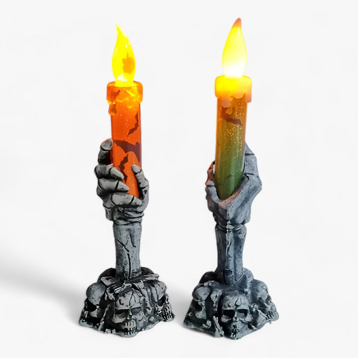 Batteriebetriebenes Skeletthand LED-Licht mit Flammeneffekt, perfekt als gruselige Halloween Tischdeko.