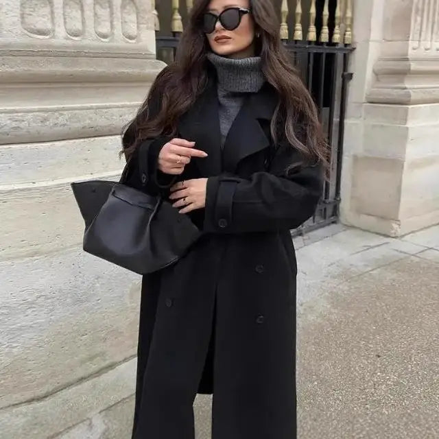 Langer Damen Mantel für Herbst & Winter. Britischer Chic, modisch & warm, perfekt als eleganter Überzieher.