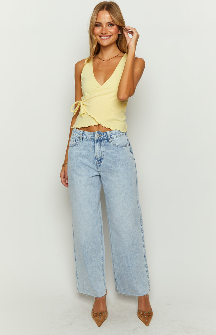 Bequeme Damen Boyfriend-Jeans mit lockerer Passform, weitem Bein und mittelhohem Bund aus Denim.