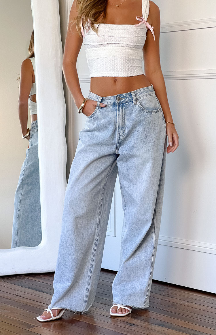 Komfortable Damen Boyfriend-Jeans mit weitem Bein, mittelhohem Bund & lockerer Passform für den Alltag.