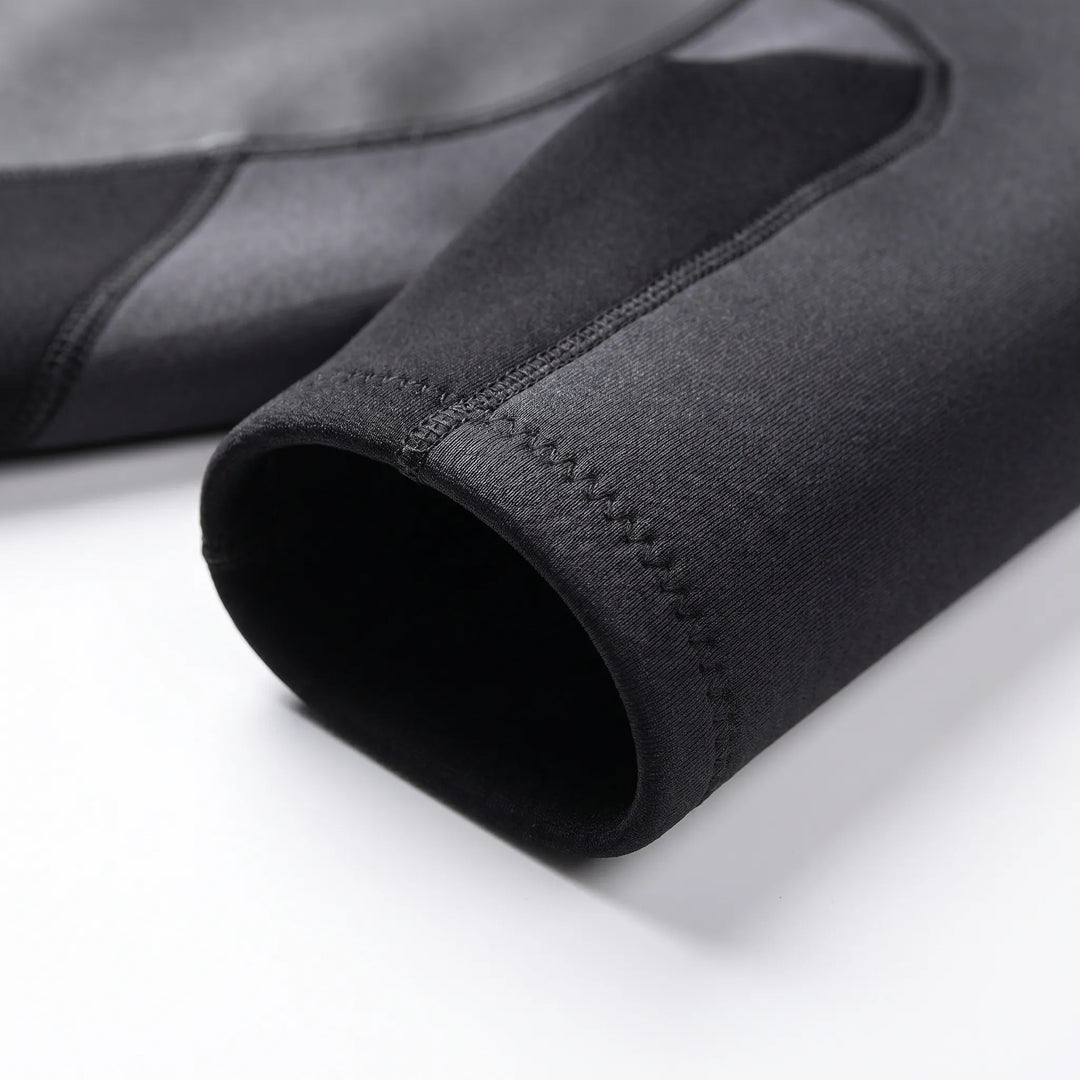 Herren Kurzarm-Neoprenanzug (Shorty Wetsuit) für aktive Wassersportler. Ideal für Surfen, Tauchen & Schwimmen.