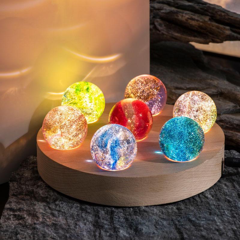 Zauberhafte Kristallkugel Stimmungslicht Lampe Aurasphere, eine einzigartige Geschenkidee für Wohn- und Schlafzimmer.