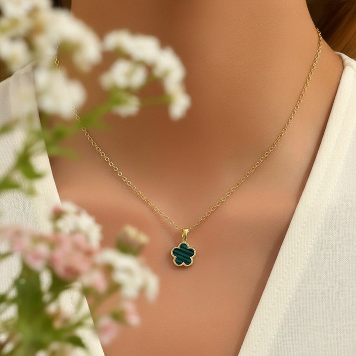 Elegante Damen Silberkette mit feinem Blumenanhänger, Naturschmuck für Frauen. Perfekte Geschenkidee.