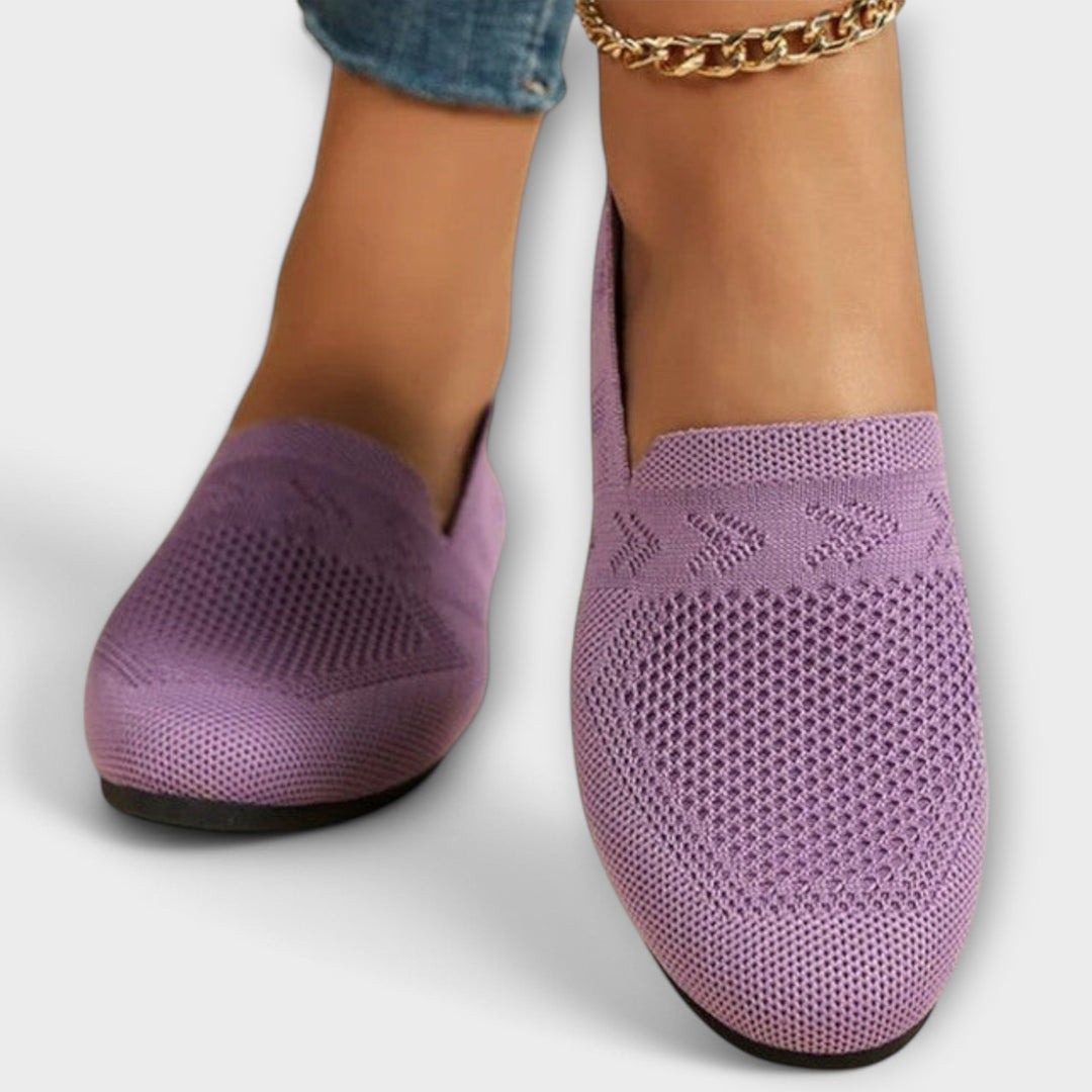 Flache Damen Loafer in Grau, flexibel & elegant, ideal für sommerliche Outfits.