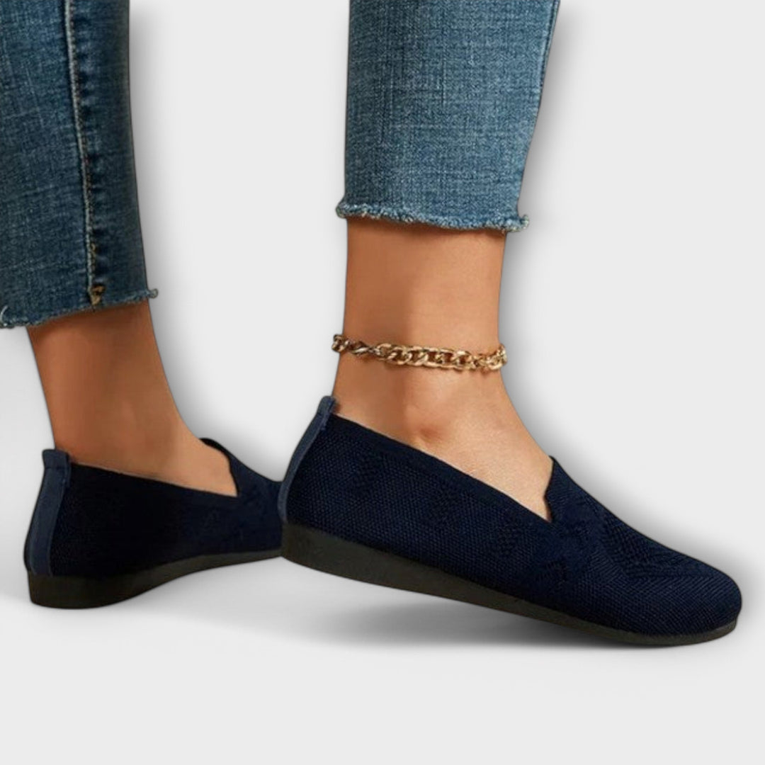 Flexible Damen Loafer, marineblau, bequeme Freizeitschuhe für einen entspannten Look.