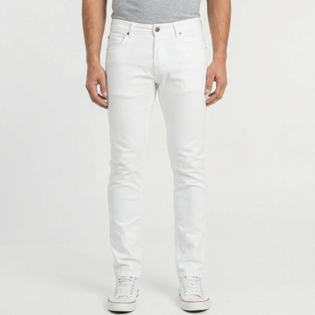 Moderne Slim Fit Jeans Collin für Herren; bequeme weiße Sommerjeans für stilvollen Freizeit-Alltag.