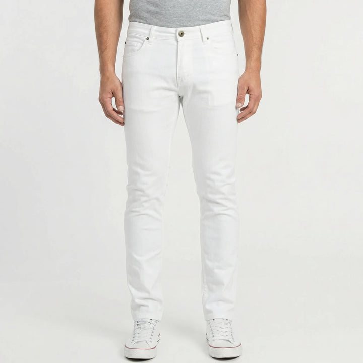 Moderne Slim Fit Jeans Collin für Herren; bequeme weiße Sommerjeans für stilvollen Freizeit-Alltag.