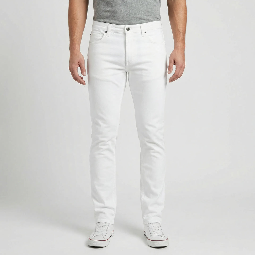 Stylische weiße Herren Slim Fit Jeans Collin; perfekte Sommerhose für modernen und lässigen Herren-Look.