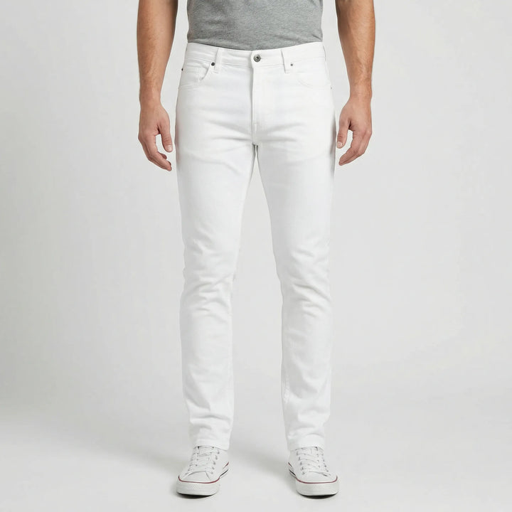 Stylische weiße Herren Slim Fit Jeans Collin; perfekte Sommerhose für modernen und lässigen Herren-Look.
