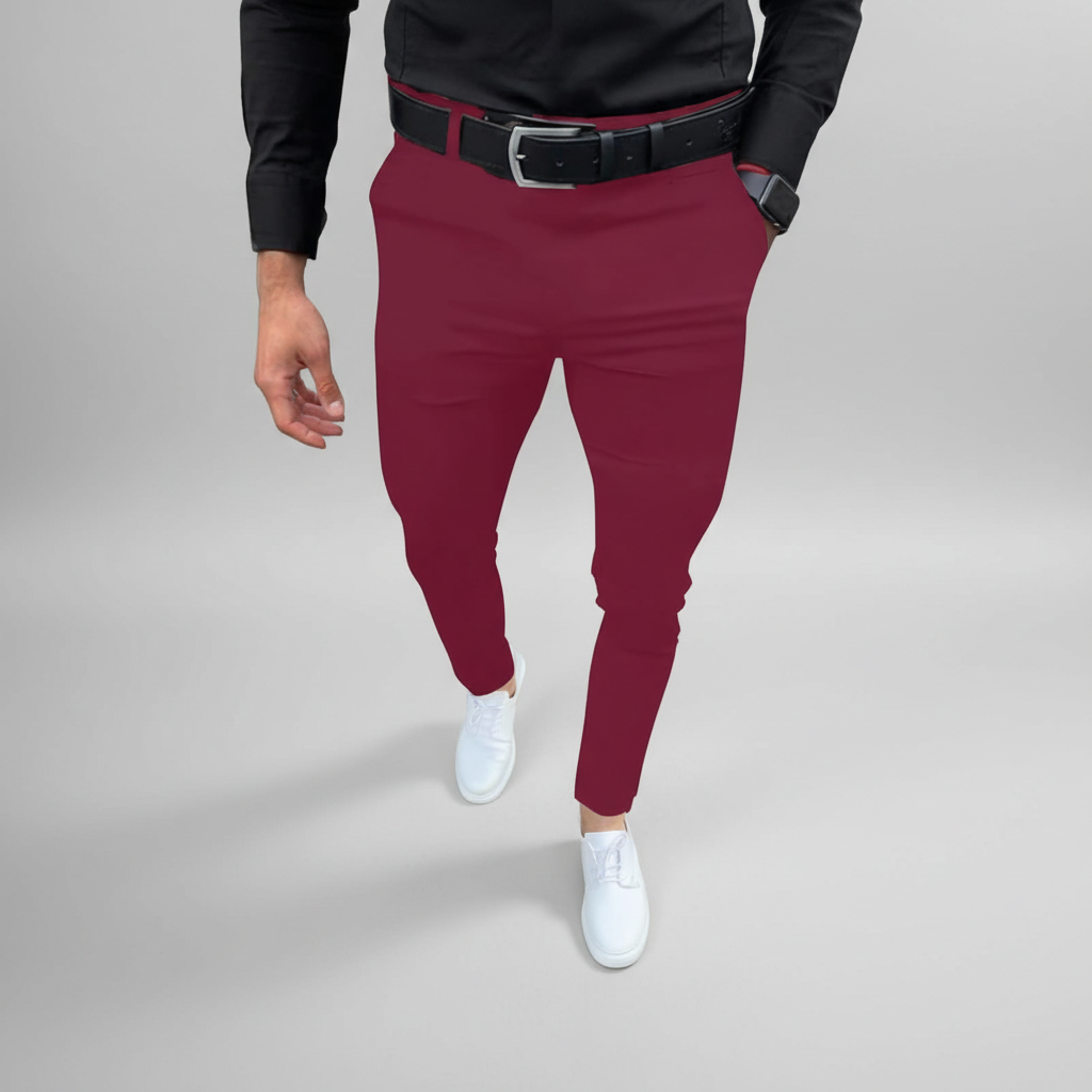 Seitenansicht der bequemen Herren Slim Fit Hose Pascal, perfekte Passform für jeden Anlass.