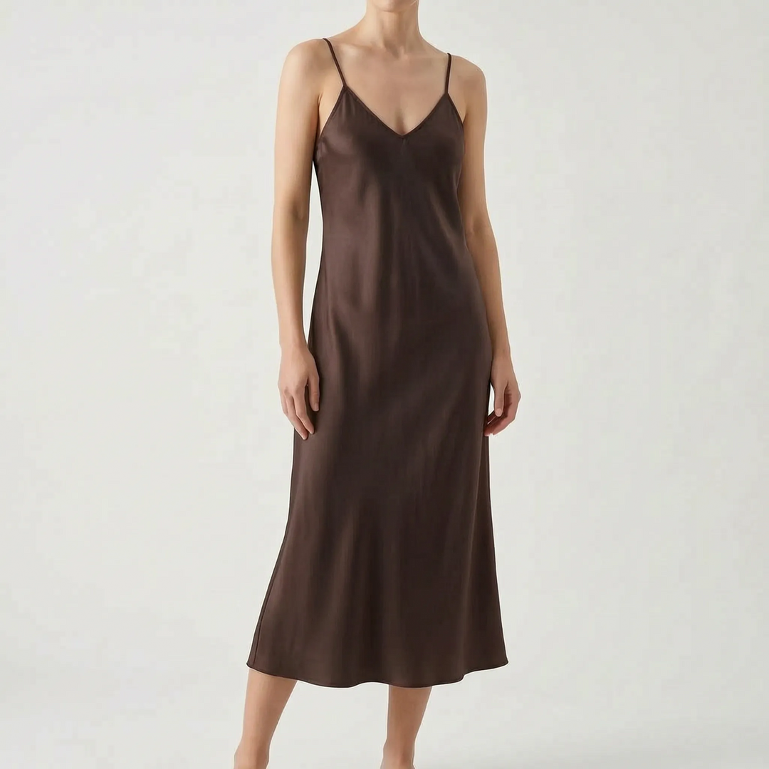 Modernes Damen Freizeitkleid, schimmernd mit A-Linie. Ein stilvolles Slipkleid für lässige Eleganz oder Partys.