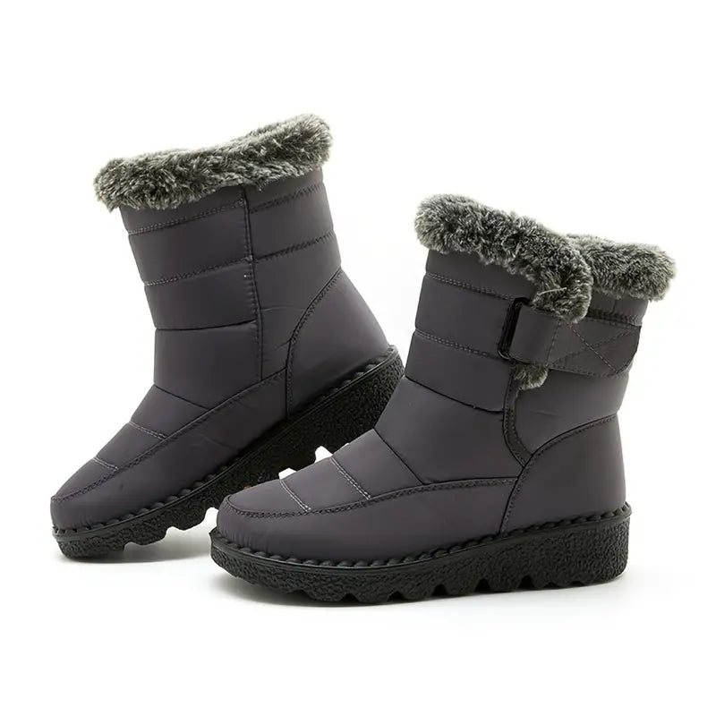 Damen Slip-On Schneestiefel, warm und wasserabweisend für den Winter. Ideal als bequemer Alltagsschuh.