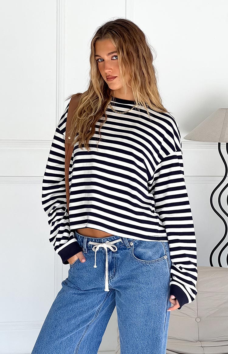 Vielseitiges Damen Langarmshirt, gestreiftes Design, locker sitzend, ideal für casual Looks.