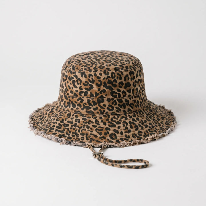 Stylischer Unisex Sonnenhut mit Leopardenmuster, breiter Krempe. Perfekt für Outdoor, Strand & Reisen mit UV-Schutz.