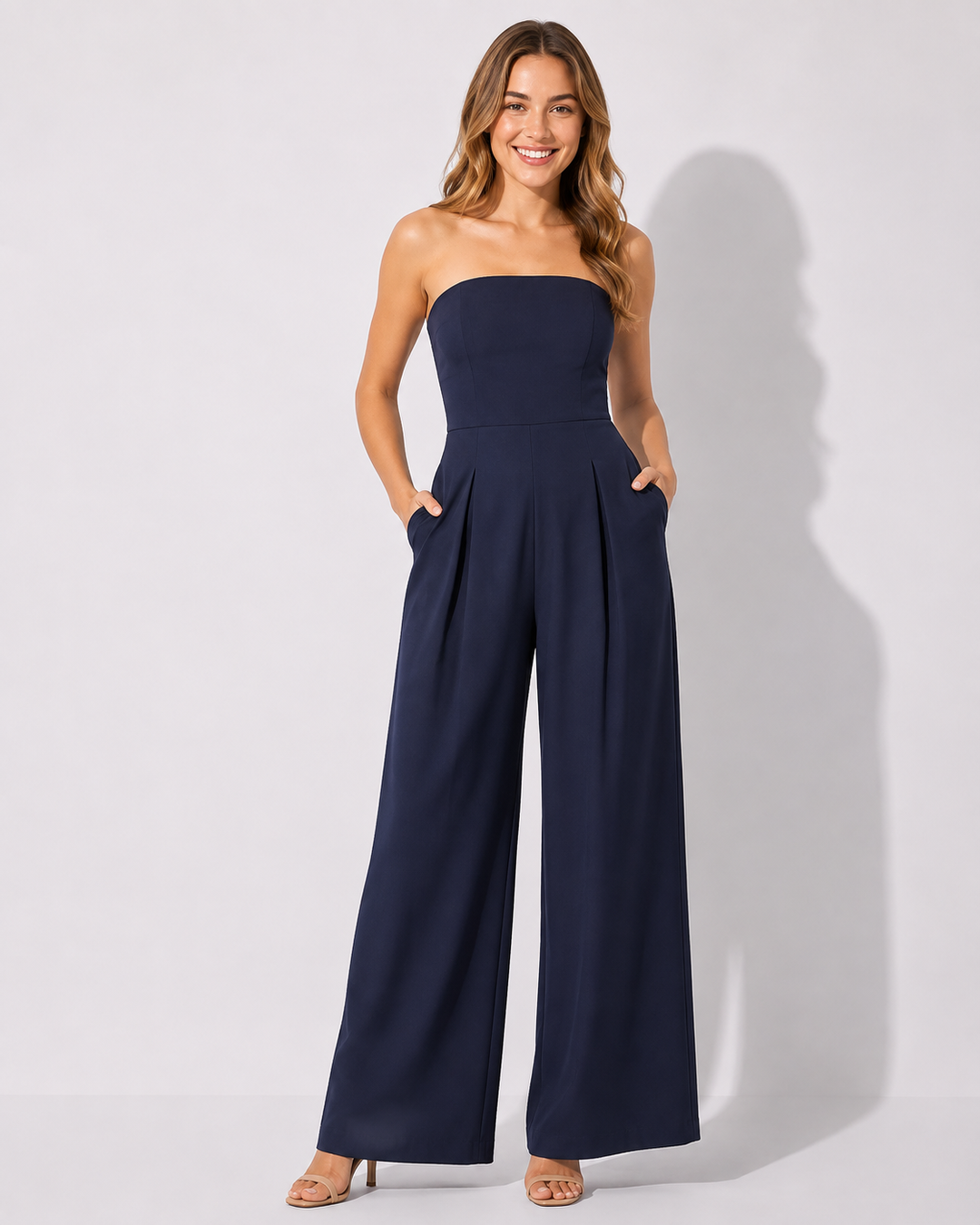 Fließender Damen Jumpsuit mit weitem Bein, eleganter Einteiler für festliche Anlässe oder Casual Chic.