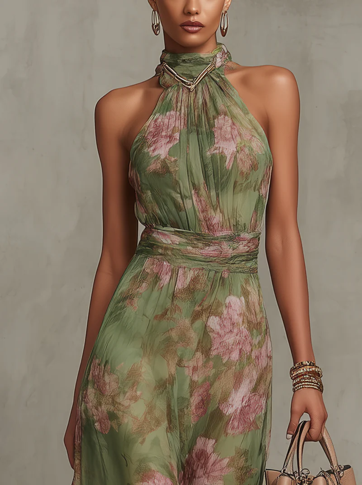 Schönes grünes Damen Maxi-Sommerkleid mit Blumenmuster und elegantem Neckholder. Perfekt für festliche Anlässe.