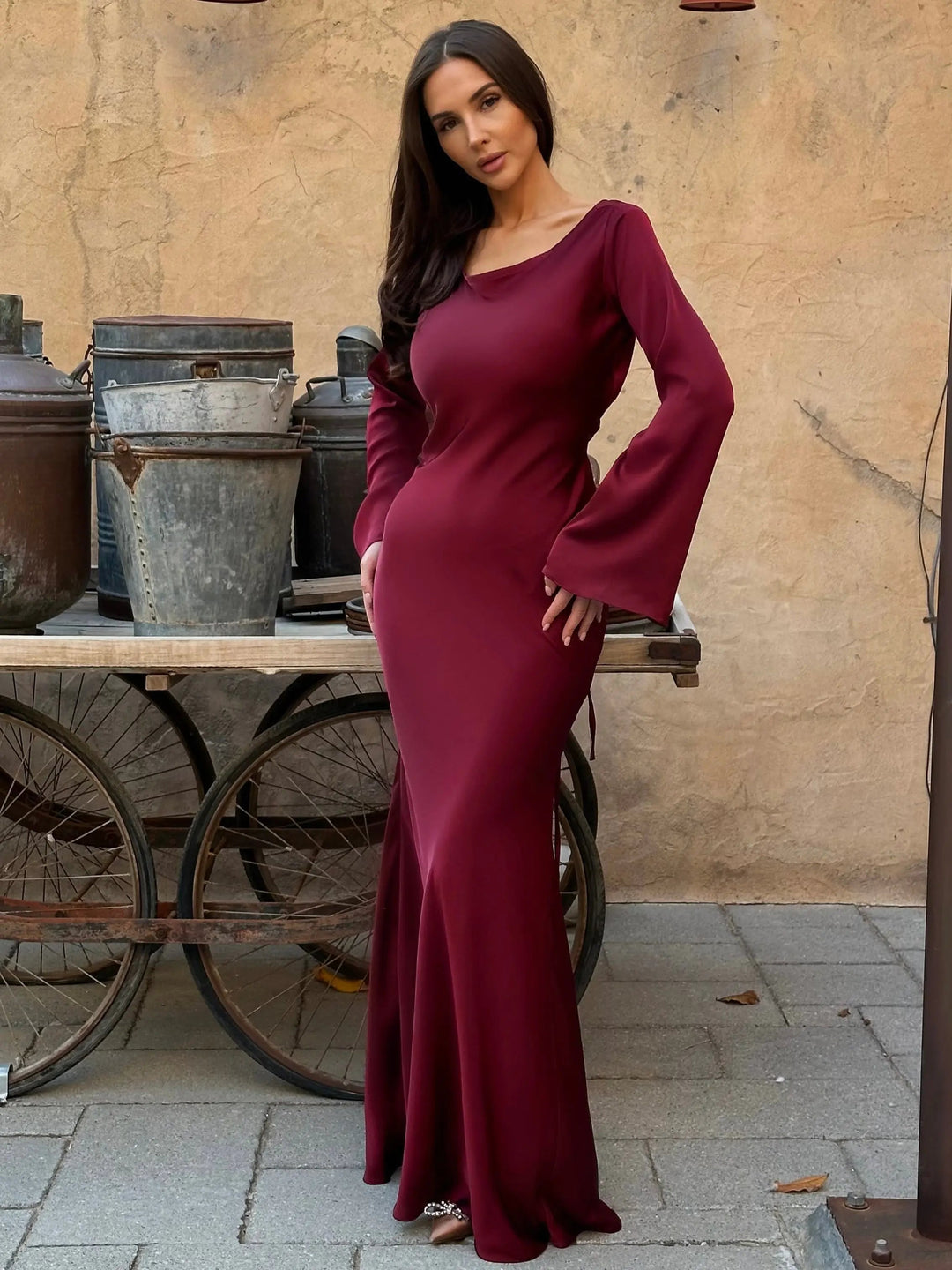 Stilvolles Damen Langarm-Maxikleid, zeitlos elegant, vielseitig für festliche Anlässe und den Alltag.