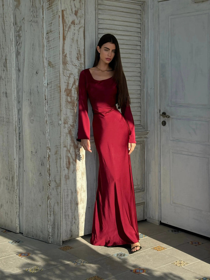 Feminines, fließendes Damen Maxikleid Langarm, elegantes Design für jeden Anlass, zeitloser Look.