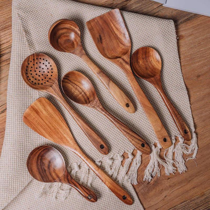Küchenhelfer-Set: Kochlöffel & Spatel aus robustem Naturholz, ideal für täglichen Gebrauch.