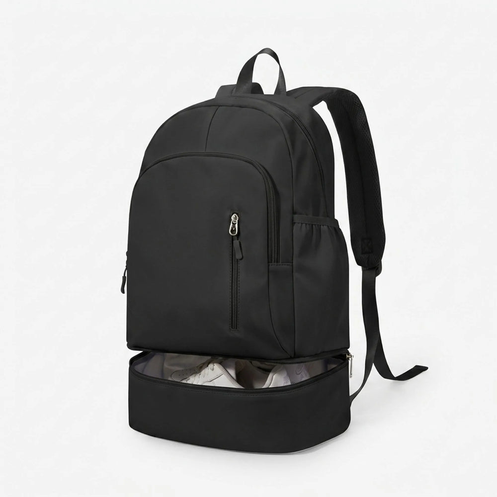 Inneres des multifunktionalen Sportrucksacks mit praktischen Fächern zur Organisation von Ausrüstung.