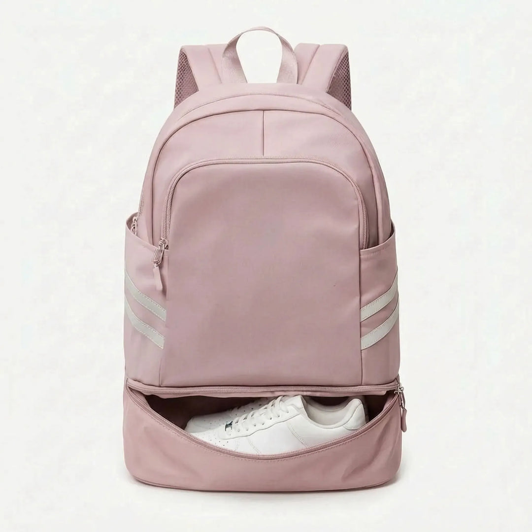 Praktischer Reise- & Fitnessrucksack mit separatem Schuhfach und mehreren Fächern für optimale Organisation.
