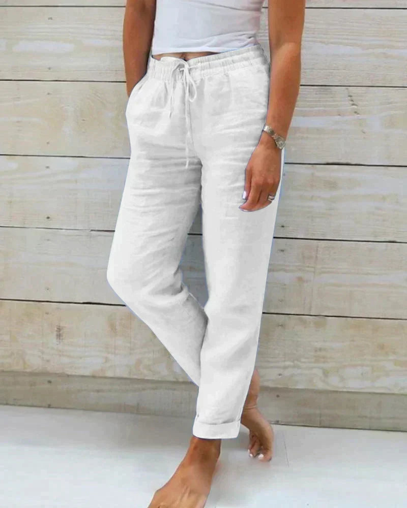 Komfortable Relaxed Fit Sommerhose für Damen, ideal als Freizeithose, sehr luftig und leicht zu tragen.