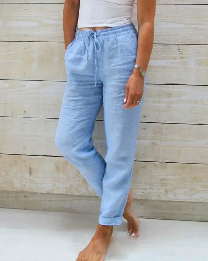 Leichte, bequeme Damenhose mit relaxter Passform, perfekt für sommerliche Tage und entspannte Mode.