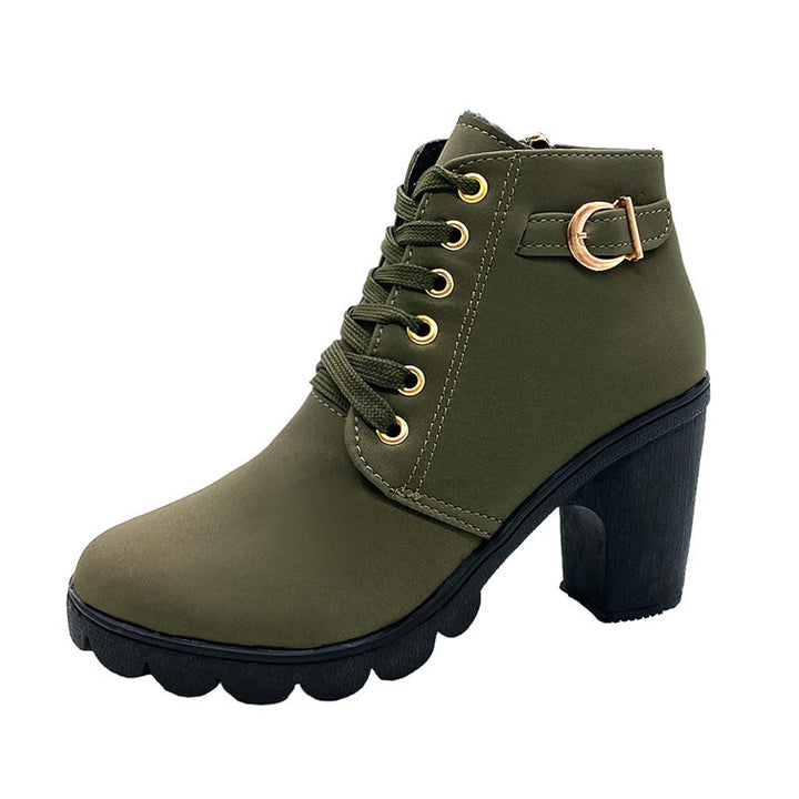 Stylische Damen Stiefeletten, schwarz, mit bequemem Blockabsatz. Vielseitig kombinierbar für modebewusste Frauen.