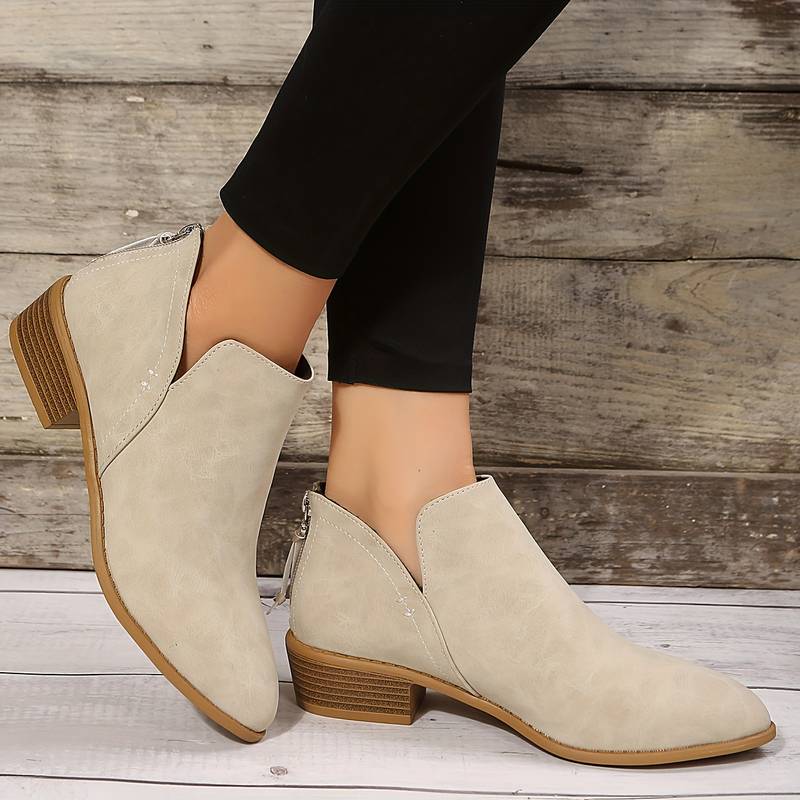 Bequeme Damen Stiefeletten Traudel mit praktischem Reißverschluss; vielseitige Alltagsschuhe für schicke Looks.