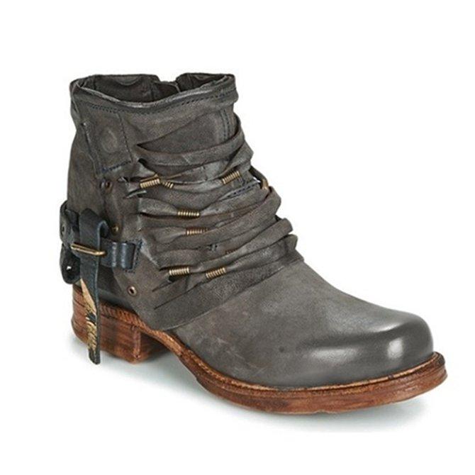 Stilvolle Ankle Boots für Damen, bequeme Alltagsschuhe mit flachem Absatz. Ideal für einen casual Herbst-Look.