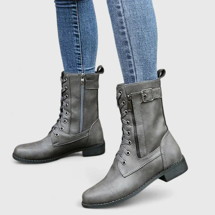 Bequeme Damen Schnürstiefeletten mit stabilem Blockabsatz. Erhältlich in Schwarz, Braun, Grau.