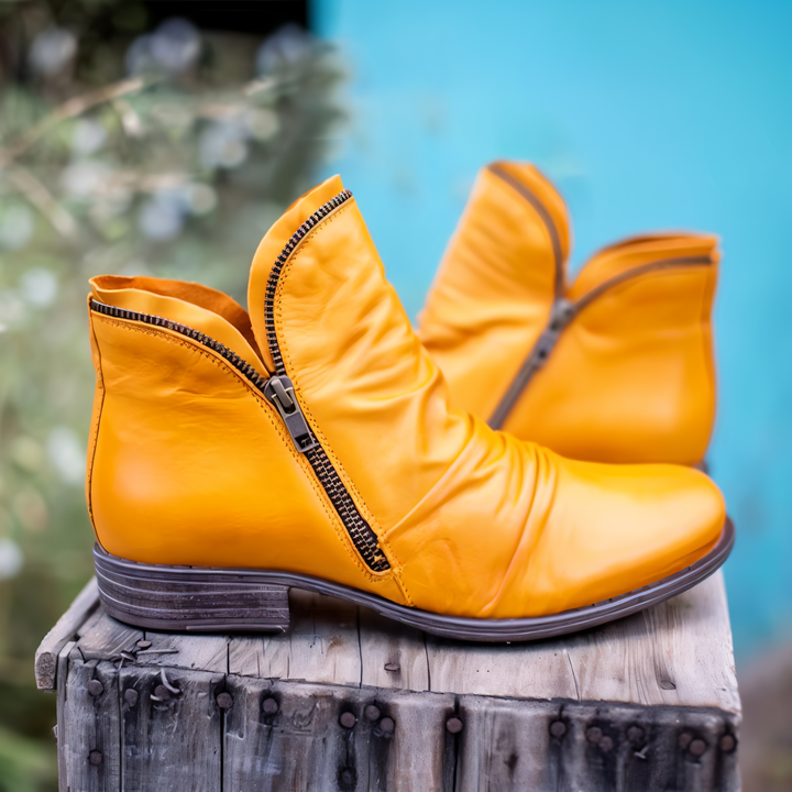 Vielseitige Damen Stiefeletten Brunhilde, knöchelhoch, mit Blockabsatz & Raffung. Bequeme Schuhe ganzjährig.