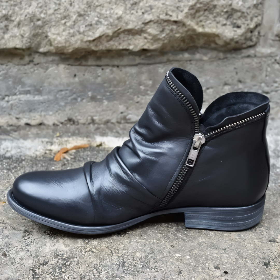 Damen Stiefeletten Brunhilde mit Blockabsatz, Reißverschluss und Raffung. Bequem & stylisch für Frauen.