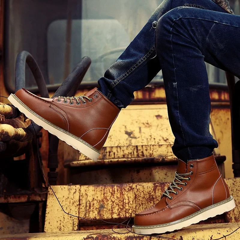 Bequeme Vintage Herbststiefel für Herren. Rutschfeste Sohle bietet Stabilität und Komfort in der kalten Jahreszeit.