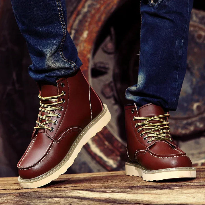 Detailansicht: Vintage Herrenstiefel mit strapazierfähigem Obermaterial und griffiger Profilsohle.