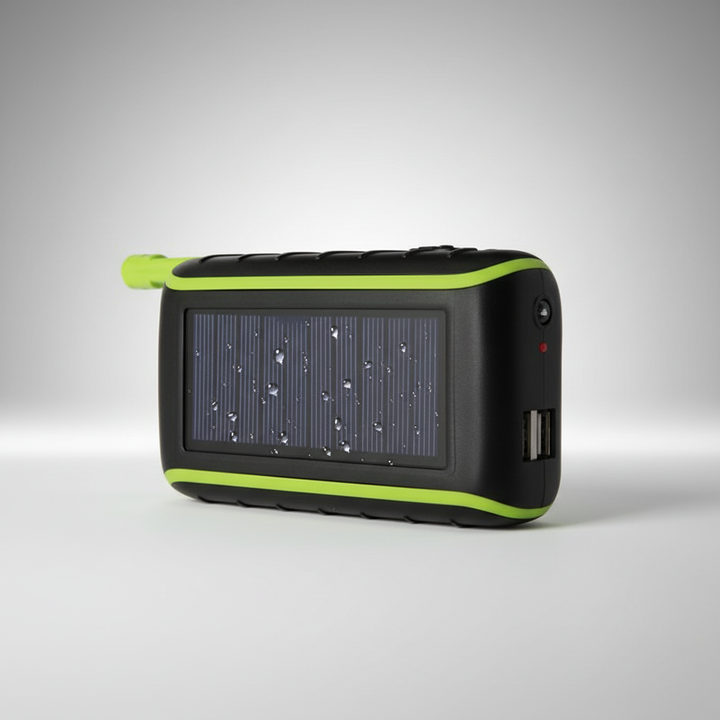 Extrem robuste CampSpark Notfall Powerbank mit Solar- und Kurbelladefunktion für Outdoor-Abenteuer.