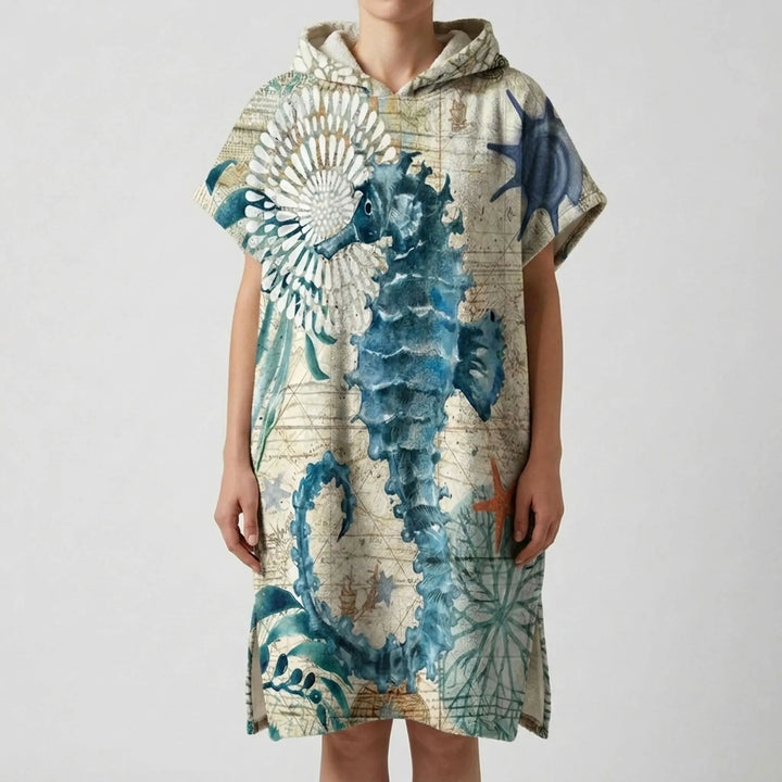 Praktischer Umziehponcho & Badeponcho mit Kapuze, unisex, für diskreten Wechsel nach Wassersport.
