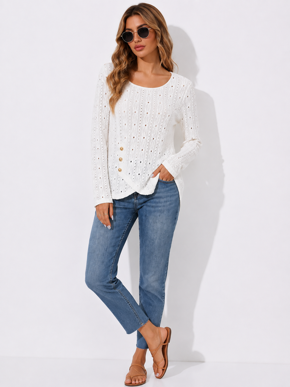 Bequemes weißes Damen Langarmshirt mit Struktur, ideal als Oberteil für die Übergangszeit und elegante Alltagslooks.