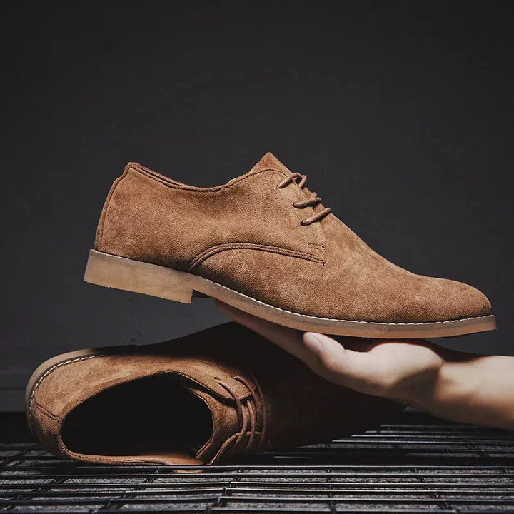 Hochwertige Wildleder Oxford Schnürschuhe für Herren, zeitlos elegant für formelle Anlässe & Alltag.