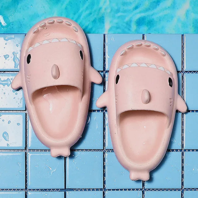 Unisex leichte Sommer Hai-Pantoletten, rutschfest & bequem für Strand, Pool oder zu Hause.