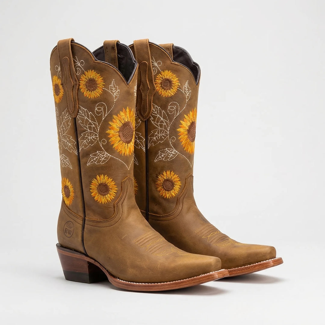 Komfortable Cowboystiefel für Damen im Boho-Stil mit präziser Sonnenblumen-Stickerei. Ideal für Freizeit & Festivals.