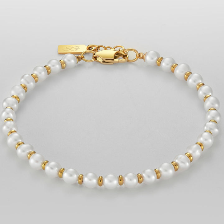 Verstellbares Damenarmband mit Süßwasserperlen, passt sich jedem Handgelenk an. Eleganter Perlenschmuck.