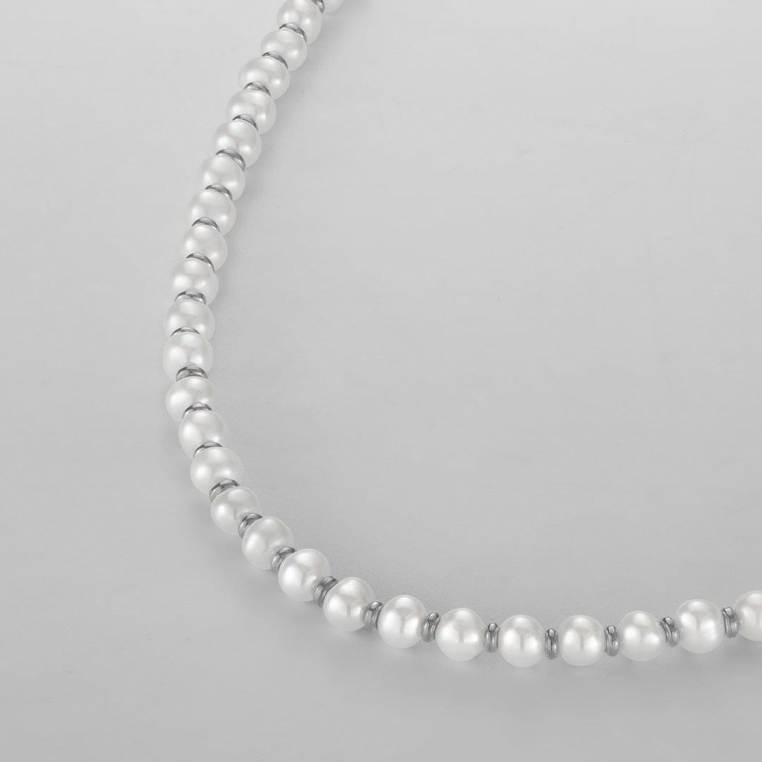Damen Perlenkette: Echte Süßwasserperlen, eleganter Edelstahl, verstellbar für perfekten Sitz.