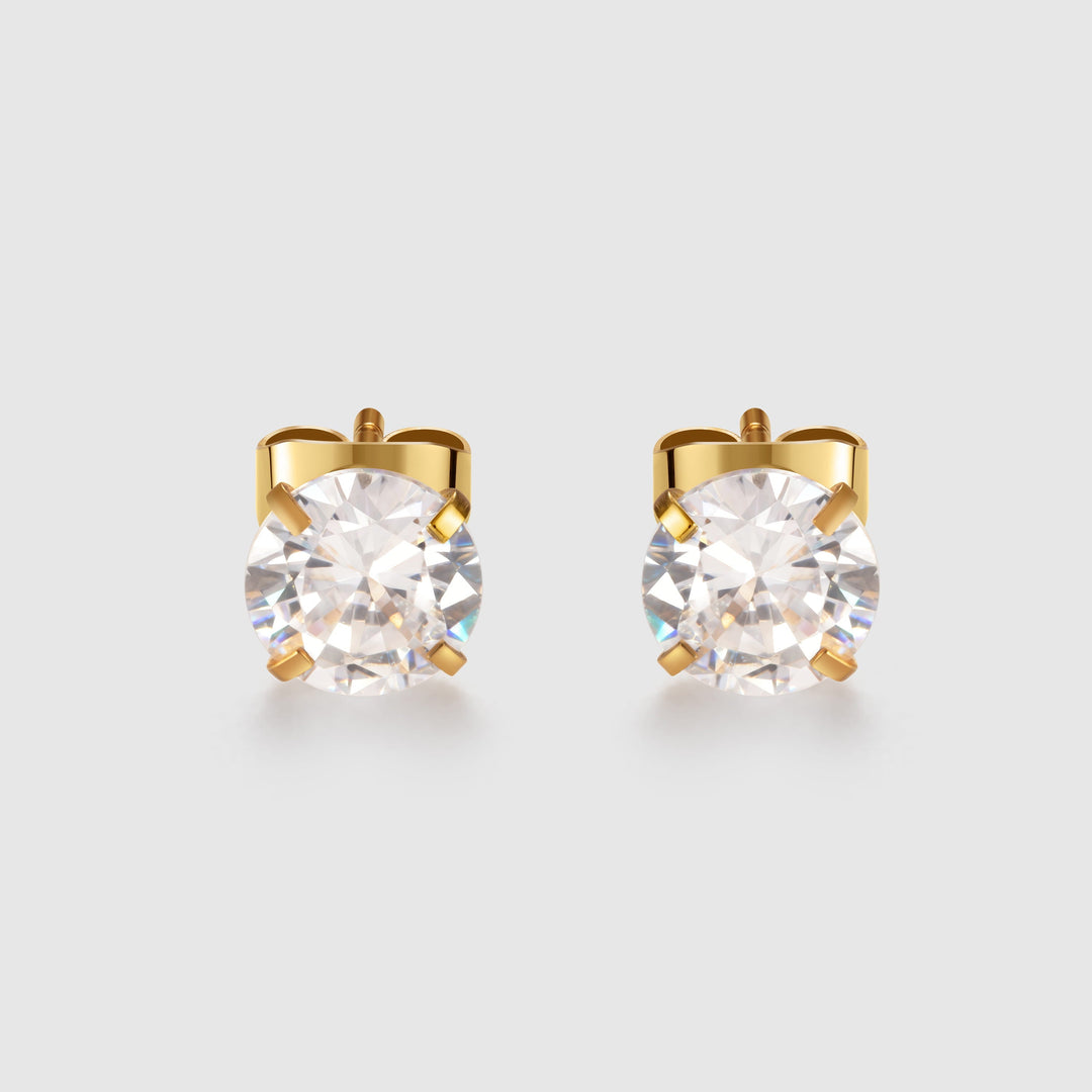 Funkelnde Zirkonia Stecker für Damen. Detailaufnahme der eleganten, minimalistischen Edelstahl Ohrringe.
