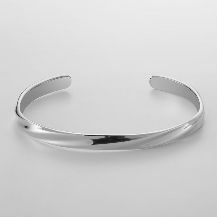 Eleganter Damen-Armreif aus Edelstahl, verstellbar, minimalistisches Design für Frauen.